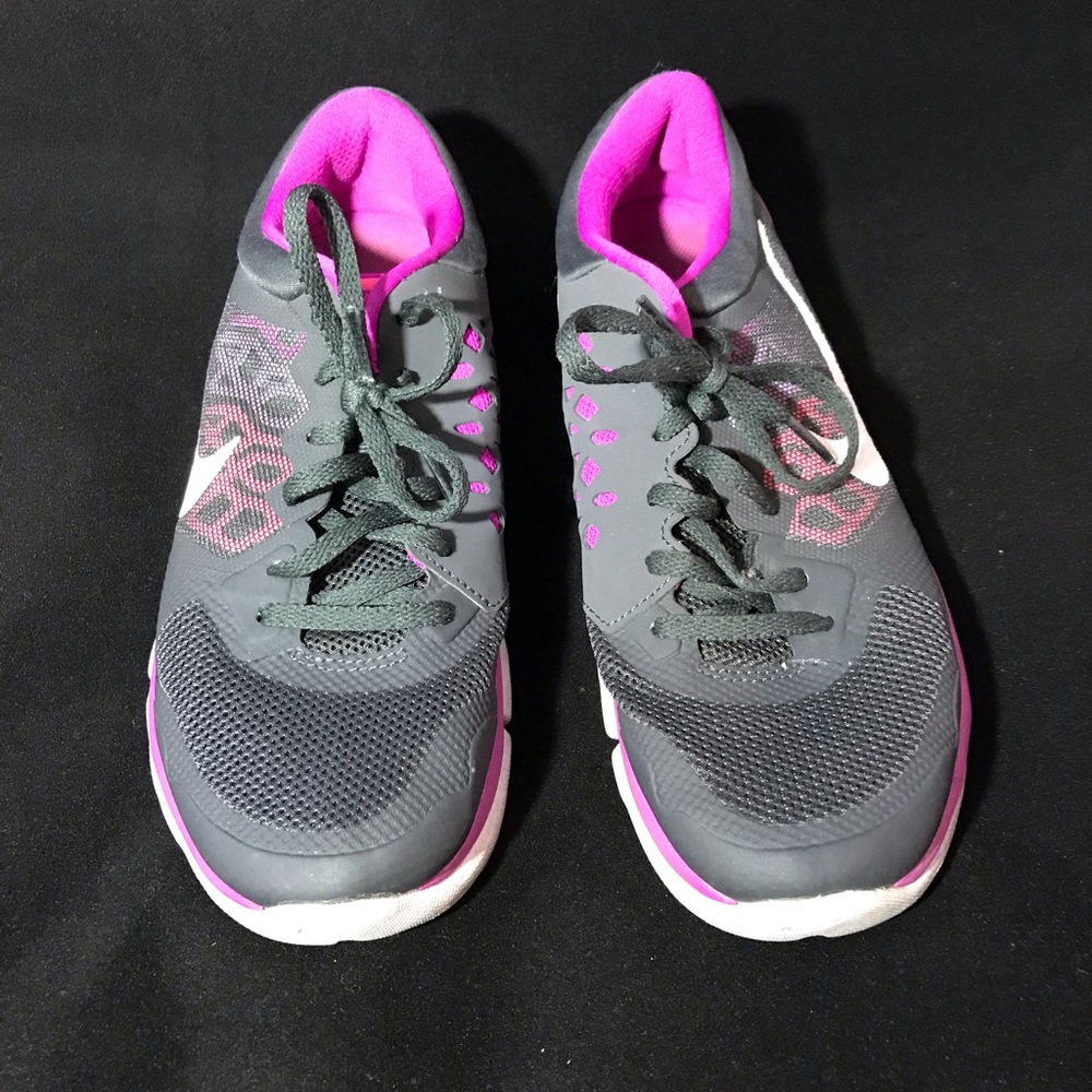 Sneakers size 8